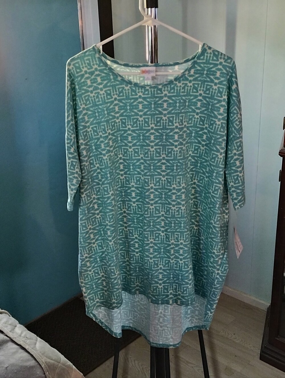 NWT Lularoe L Women’s "Irma" Teal Patterned Scoop Neck Tunic Top
